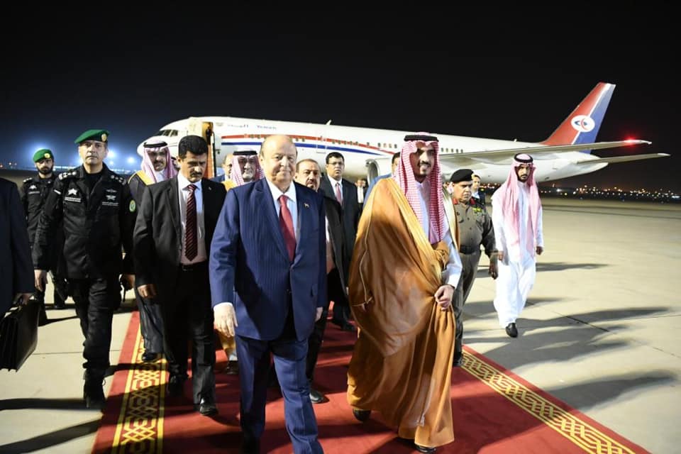 لحظة وصول الرئيس هادي